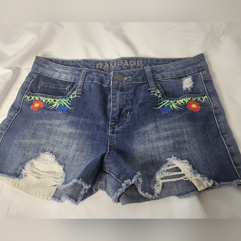 Rampage embroidered shorts